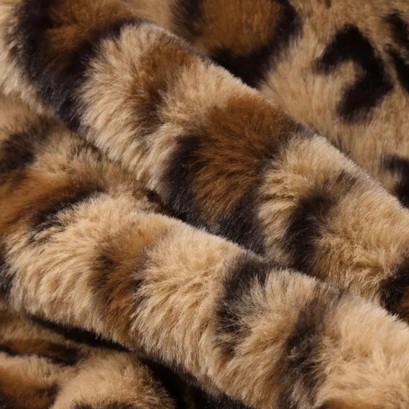 YJSFG House Faux Fur Leopard Jacket - Picture 6 of 8